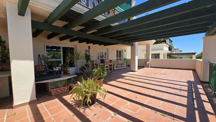 Apartment | Resale in Nueva Andalucía in Nueva Andalucía Others, Costa del Sol - Photo 3