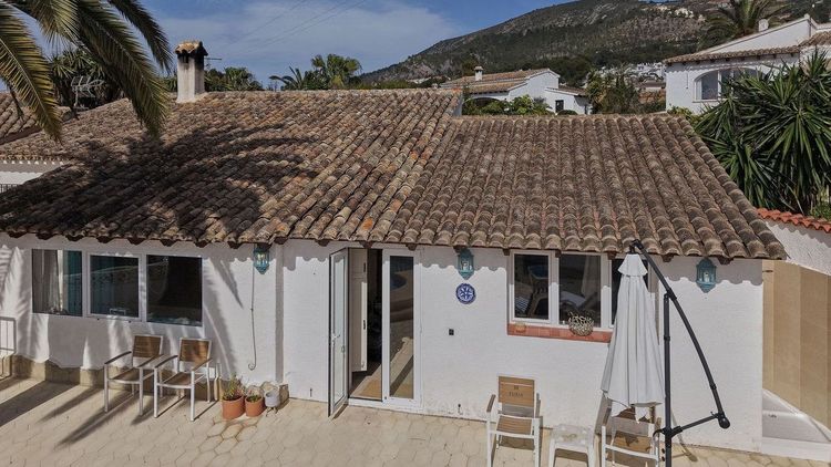 House | Resale in Moraira in Moraira, Costa Blanca - Photo 4