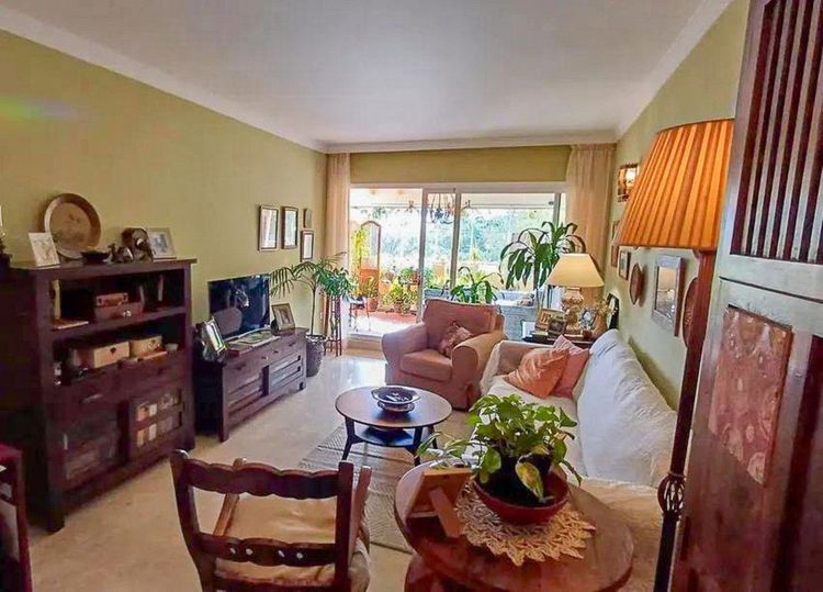 Apartment | Resale in Elviria in Elviria, Costa del Sol - Photo 2