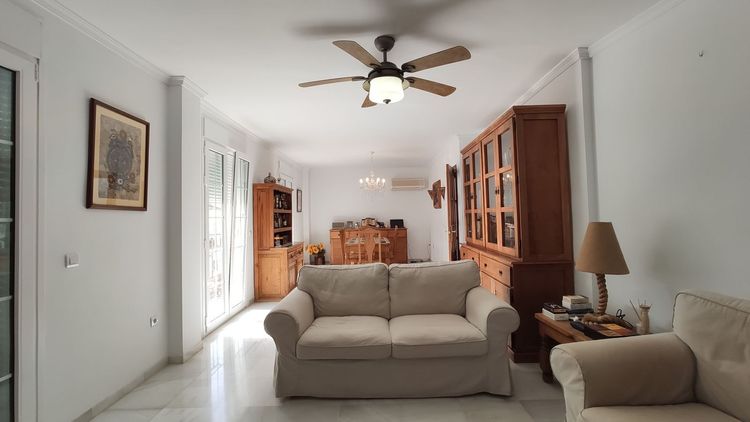 House | Resale in Pizarra in Pizarra, Costa del Sol - Photo 3