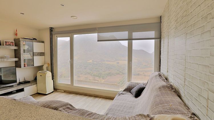 listing card gallery