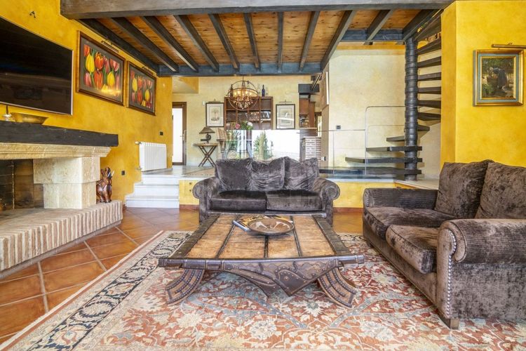 House | Resale in Marbella in Marbella, Costa del Sol - Photo 3