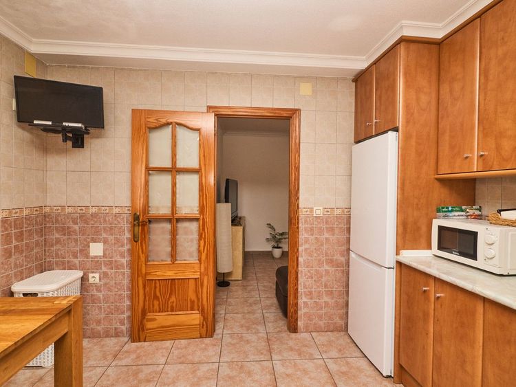 Apartment | Resale in Torrevieja in Torrevieja, Costa Blanca - Photo 4
