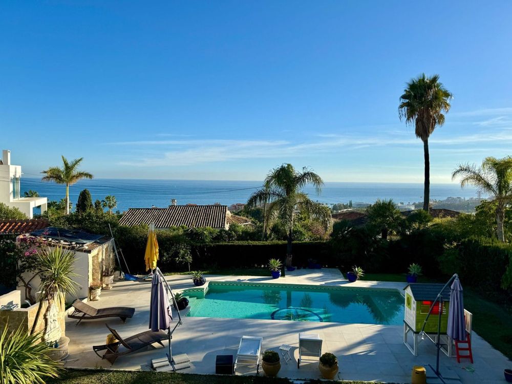 Renovation Opportunity House | Resale in Estepona in Estepona, Costa del Sol - Main property photo