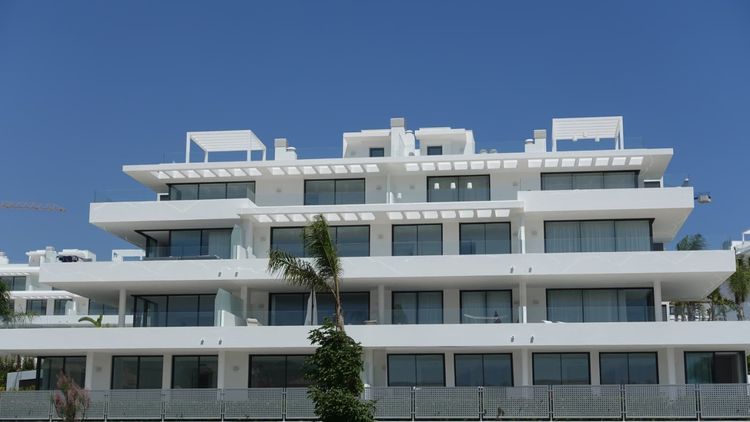 listing card gallery