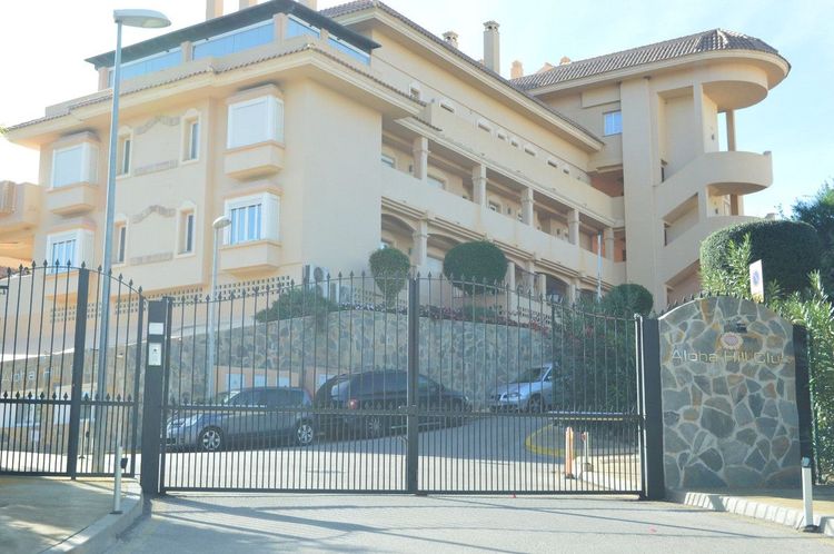 Apartment | Resale in Nueva Andalucía - Development photo 1