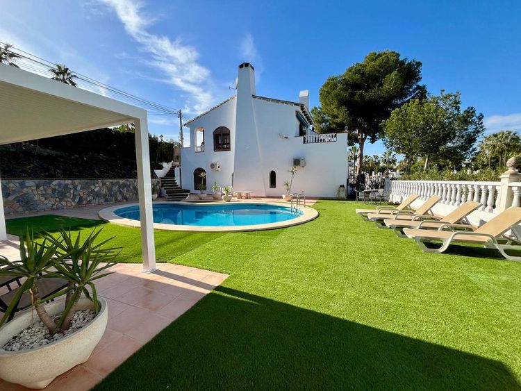 House | Resale in Villamartin in Villamartin, Costa Blanca - Photo 4