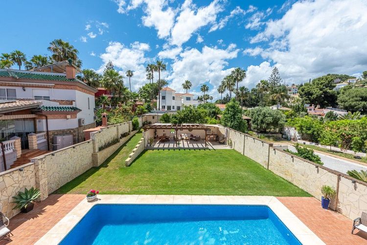 House | Resale in Sierrezuela in Sierrezuela, Costa del Sol - Photo 3