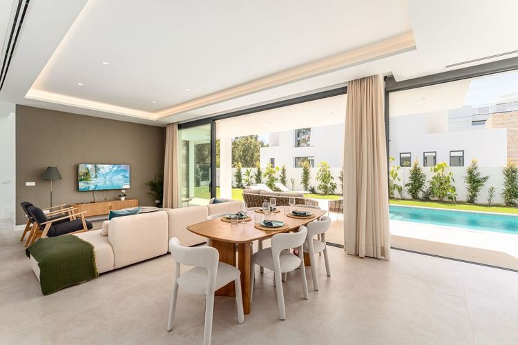 House | Resale in Atalaya in Atalaya, Costa del Sol - Photo 3