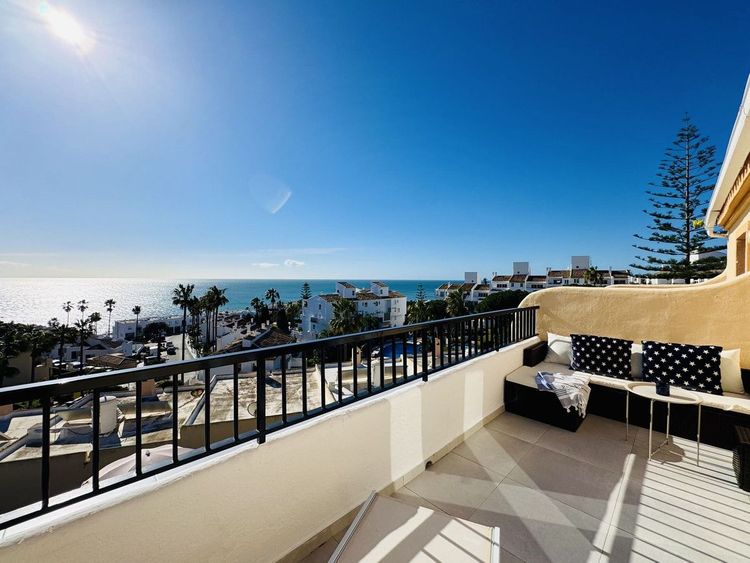 House | Resale in Mijas Costa in Mijas Costa, Costa del Sol - Photo 4