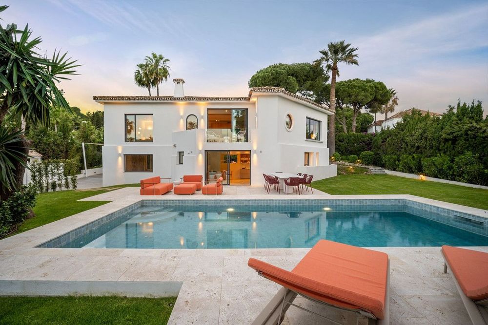 House | Resale in Nueva Andalucía in Nueva Andalucía Others, Costa del Sol - Main property photo
