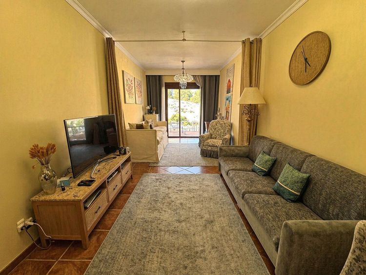 Apartment | Resale in Benahavís in Benahavís Others, Costa del Sol - Photo 2