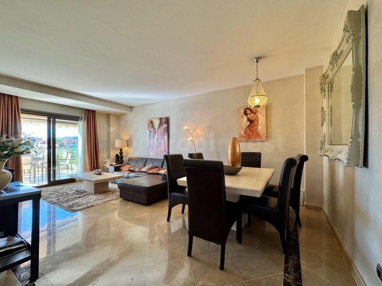 Apartment | Resale in La Duquesa in La Duquesa, Costa del Sol - Photo 4