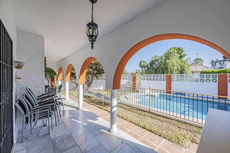 House | Resale in Nueva Andalucía in Nueva Andalucía Others, Costa del Sol - Photo 5