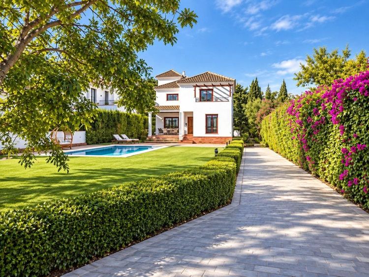 House | Resale in Guadalmina Baja in Guadalmina Baja, San Pedro de Alcántara, Costa del Sol - Photo 3