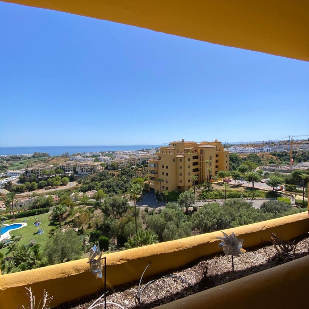 Apartment | Resale in Estepona in Estepona, Costa del Sol - Main property photo