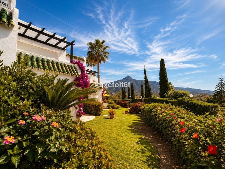House | Resale in Aloha in Aloha, Costa del Sol - Photo 5
