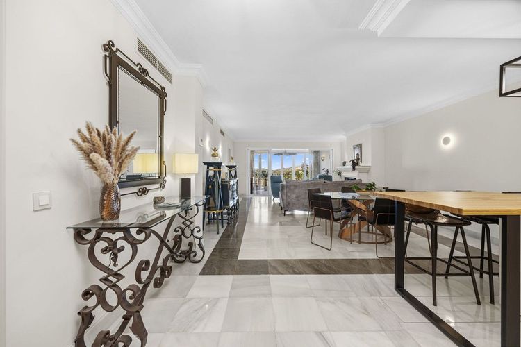 Apartment | Resale in Monte Halcones in Monte Halcones, Costa del Sol - Photo 4