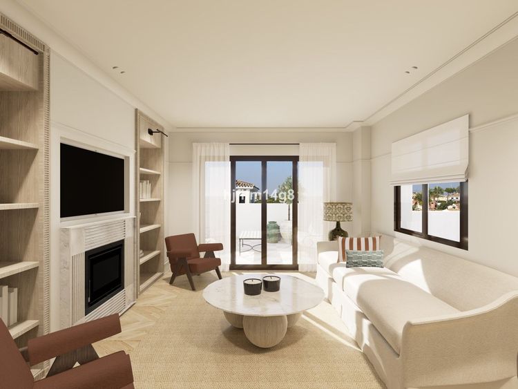 Apartment | Resale in Nueva Andalucía in Nueva Andalucía, Costa del Sol - Photo 2
