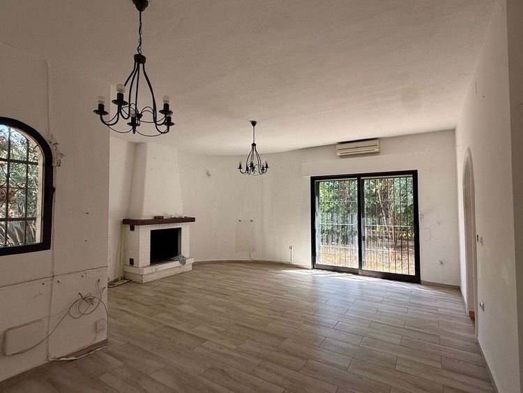 House | Resale in Marbesa in Marbesa, Costa del Sol - Photo 3