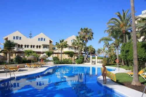 Apartment | Resale in Elviria in Elviria, Costa del Sol - Photo 2