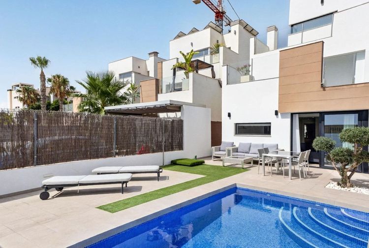 House | Resale in Guardamar del Segura in Guardamar del Segura, Costa Blanca - Photo 2