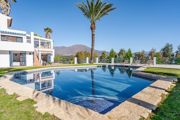 Renovation Opportunity House | Resale in Estepona in Estepona, Costa del Sol - Photo 5