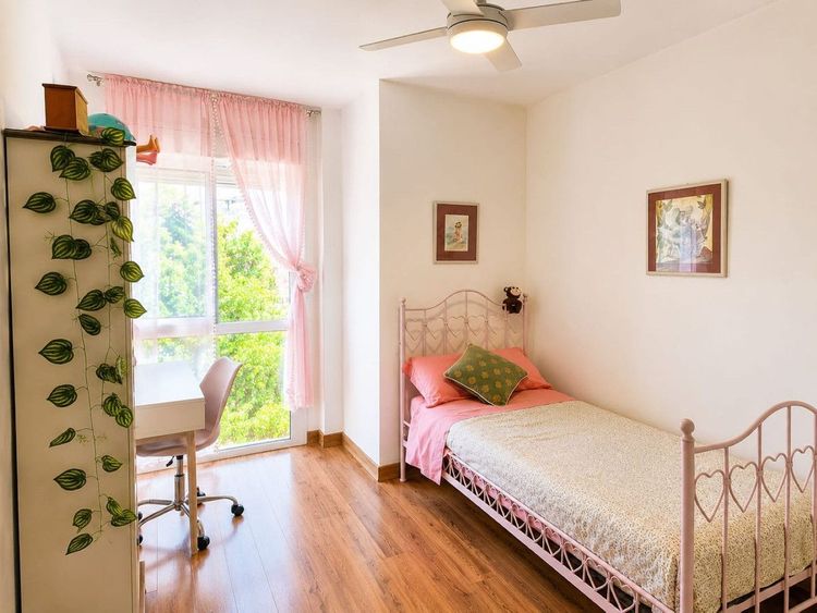 House | Resale in Torremar in Torremar, Costa del Sol - Photo 4