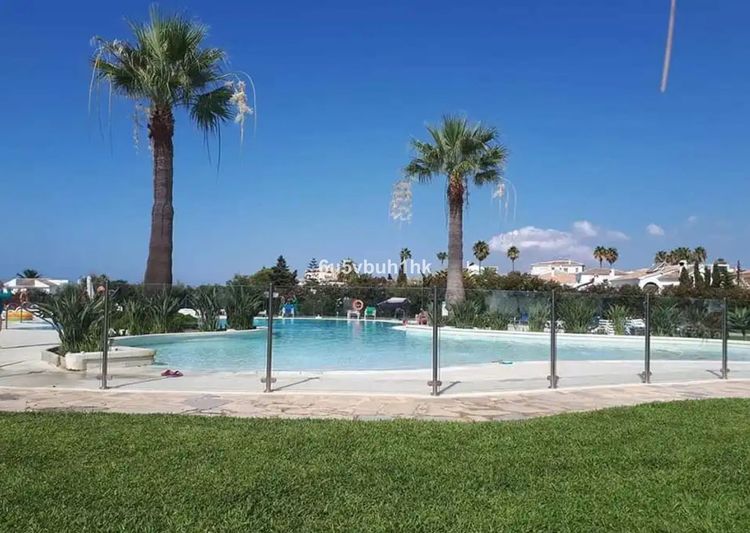 Apartment | Resale in El Chaparral in El Chaparral, Costa del Sol - Photo 2