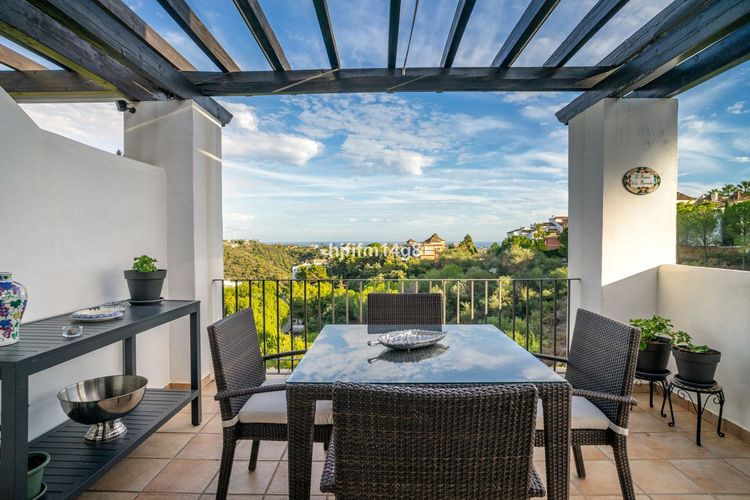 Apartment | Resale in Benahavís in Benahavís, Costa del Sol - Photo 3