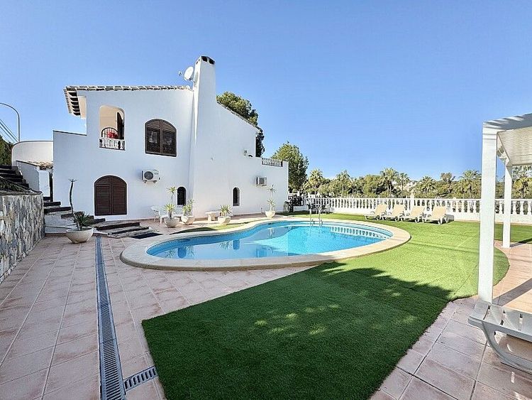 House | Resale in Villamartin in Villamartin, Costa Blanca - Main property photo