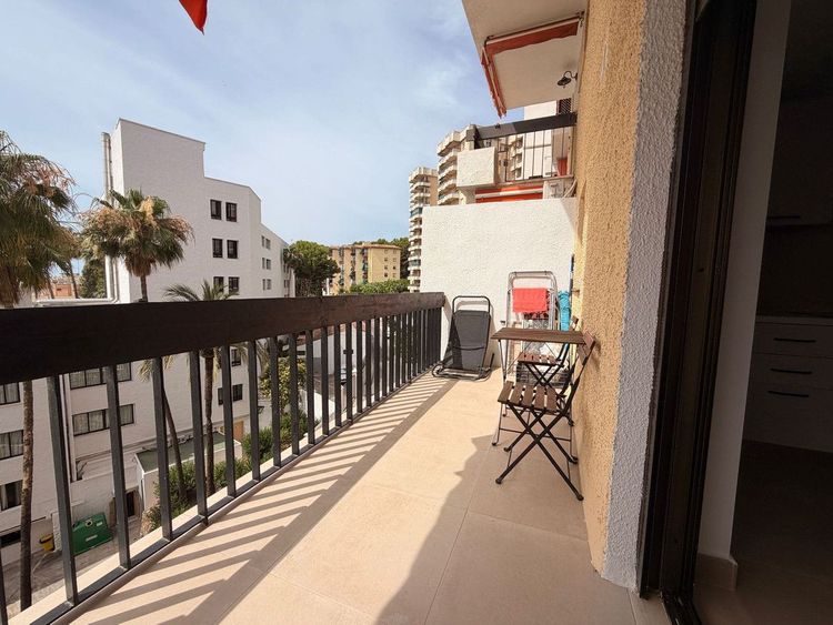 Apartment | Resale in Torremolinos in Torremolinos Others, Costa del Sol - Photo 2