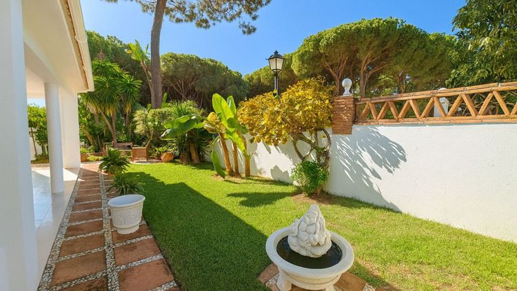 House | Resale in El Rosario in El Rosario, Costa del Sol - Photo 5