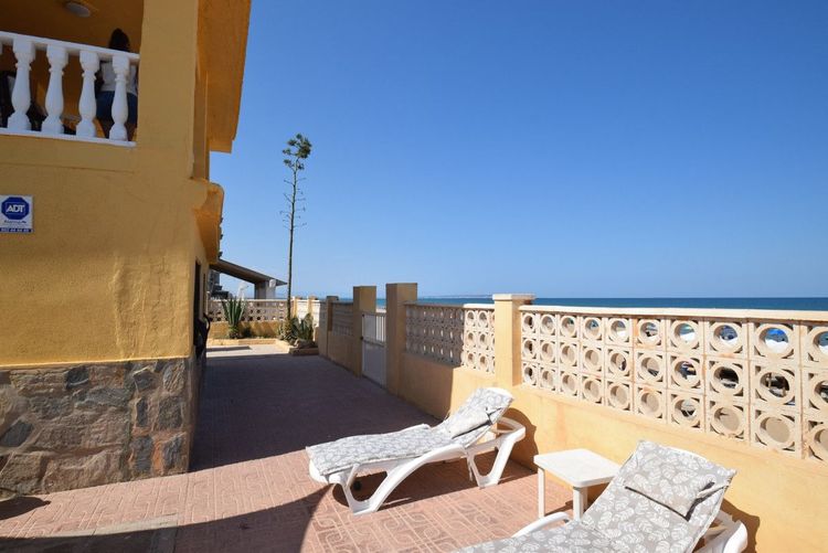 House | Resale in Guardamar del Segura in Guardamar del Segura, Costa Blanca - Photo 2