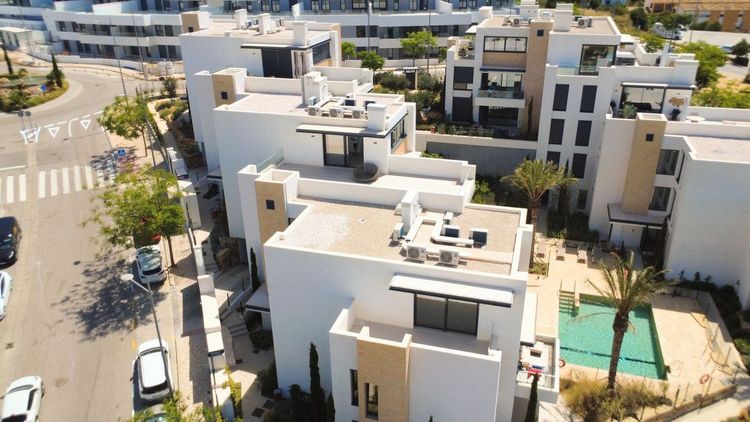 Apartment | Resale in Estepona in Estepona, Costa del Sol - Photo 2