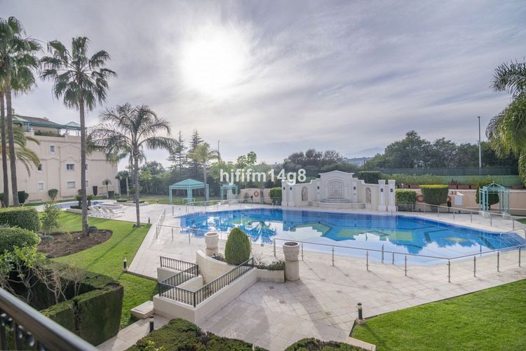 Apartment | Resale in The Golden Mile in The Golden Mile, Costa del Sol - Photo 2