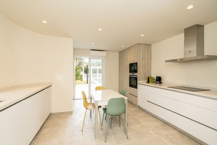 DetachedHouse in Marbesa in Marbesa, Marbella East, Costa del Sol - Photo 5