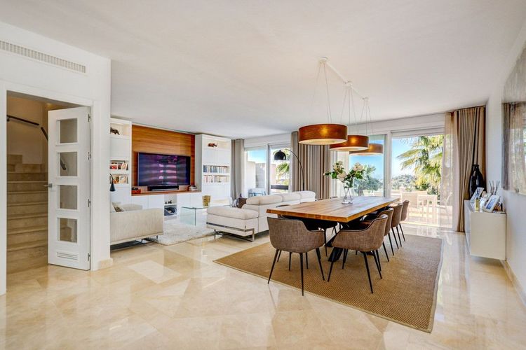 Penthouse | Resale in Atalaya in Atalaya, Costa del Sol - Photo 4