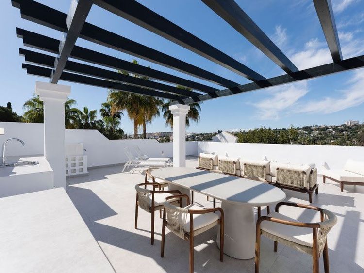 Penthouse | Resale in Nueva Andalucía in Nueva Andalucía Others, Costa del Sol - Main property photo