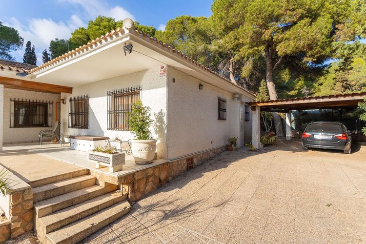 House | Resale in Campoamor in Campoamor, Costa Blanca - Photo 2