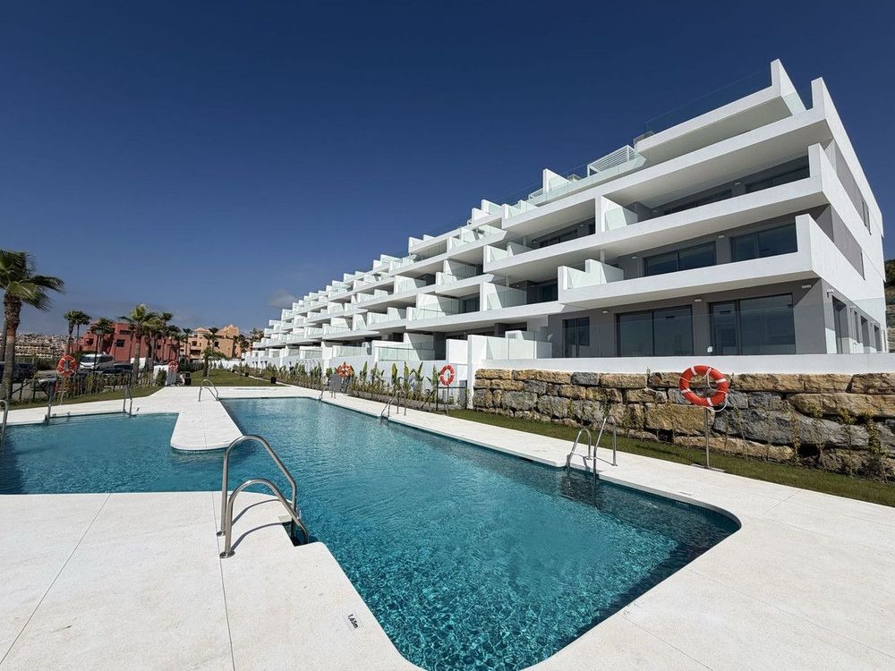Apartment | Resale in La Duquesa in La Duquesa, Costa del Sol - Main property photo