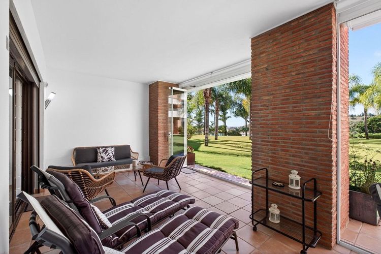 Apartment | Resale in Estepona in Estepona, Costa del Sol - Photo 4