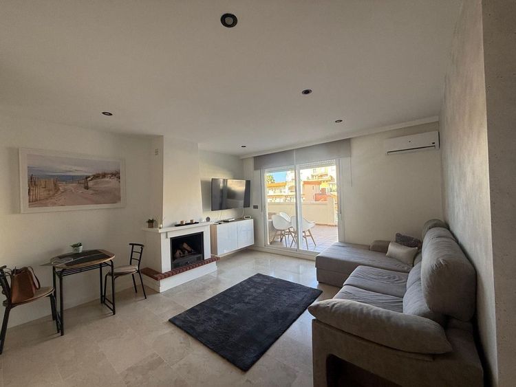 Apartment | Resale in Torrequebrada in Torrequebrada, Costa del Sol - Photo 2