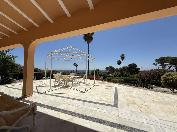 House | Resale in Estepona in Estepona, Costa del Sol - Photo 3