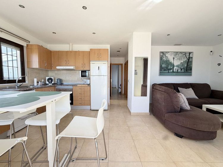Apartment | Resale in Fuengirola in Fuengirola Others, Costa del Sol - Photo 3