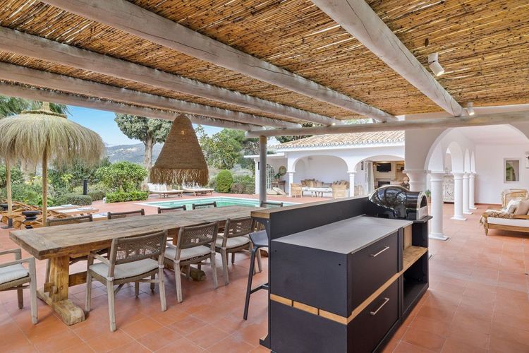 House | Resale in Marbella in Marbella Others, Marbella, Costa del Sol - Photo 2