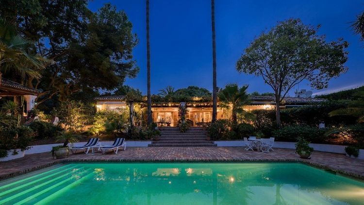 House | Resale in Los Flamingos in Los Flamingos, Costa del Sol - Photo 2