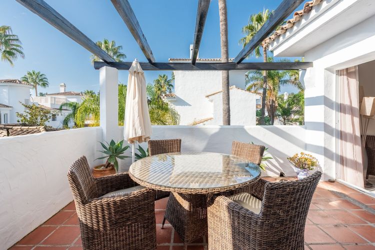 Apartment | Resale in Nueva Andalucía in Nueva Andalucía, Costa del Sol - Photo 5