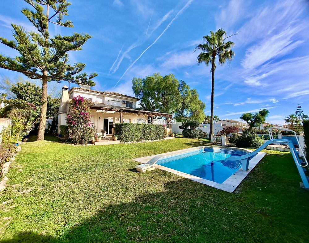 House | Resale in Calahonda in Calahonda, Costa del Sol - Main property photo