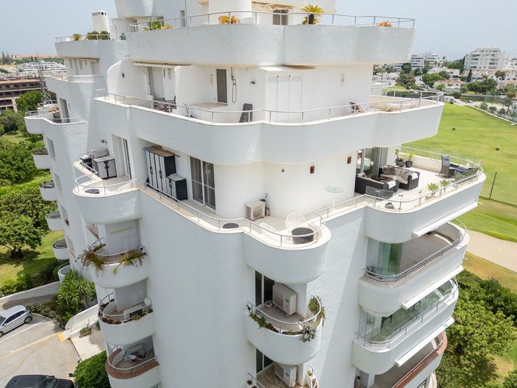 Apartment | Resale in Guadalmina Alta in Guadalmina Alta, Costa del Sol - Photo 2